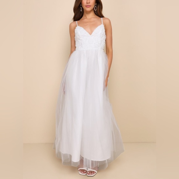 Lulus Graceful Beauty White 3D Floral Tulle Sleeveless Maxi Dress XS NWT - Picture 1 of 9